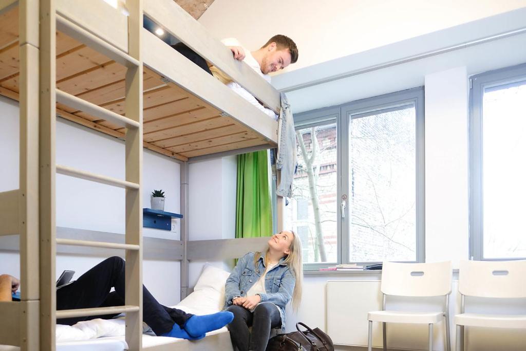 Single Bed Mixed Dormitory Room 6 Beds on Floor
